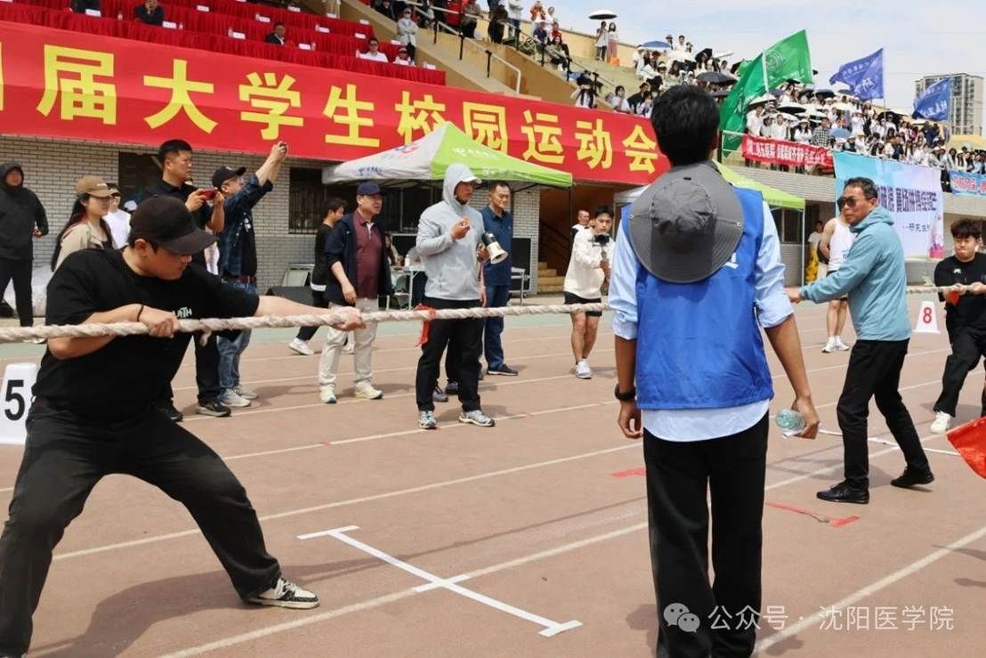 棒球比赛的人 AI 生成的内容可能不正确。 棒球比赛的人 AI 生成的内容可能不正确。