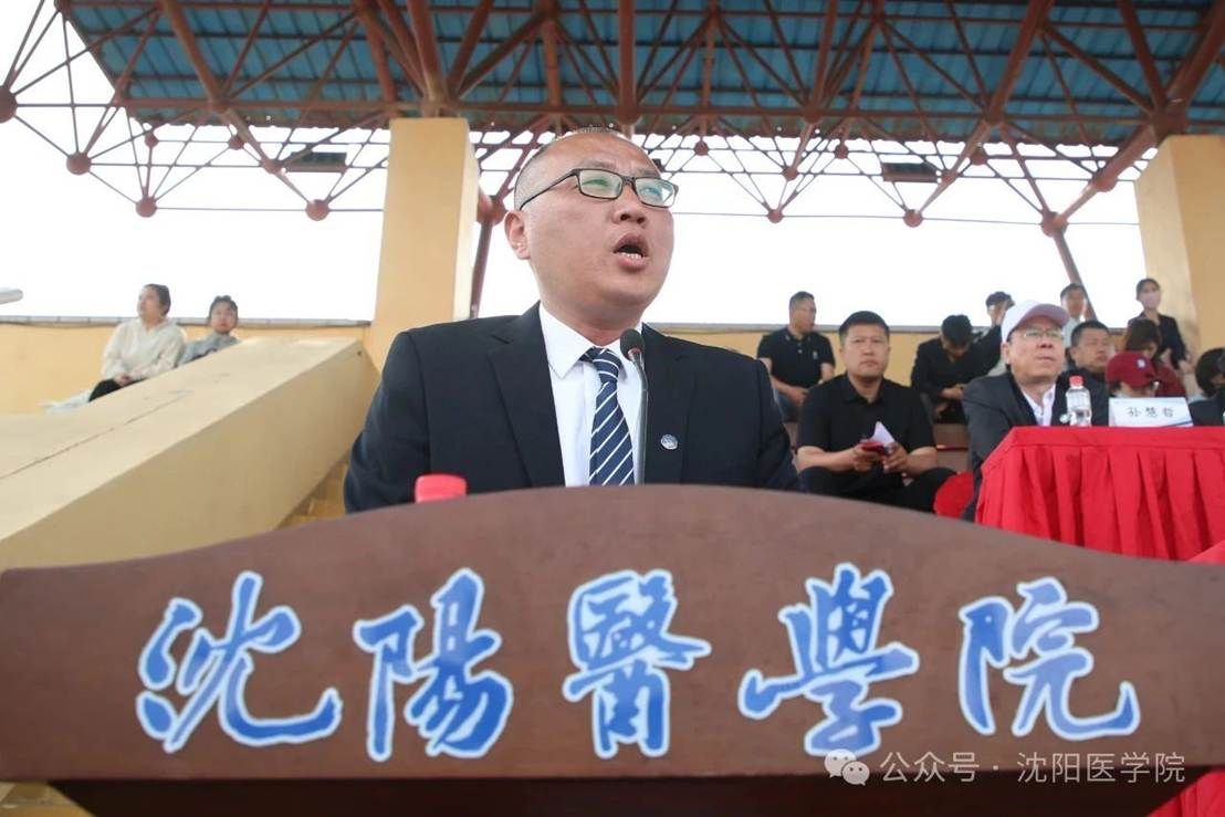 图片包含 建筑, 男人, 桌子, 盒子 AI 生成的内容可能不正确。 图片包含 建筑, 男人, 桌子, 盒子 AI 生成的内容可能不正确。