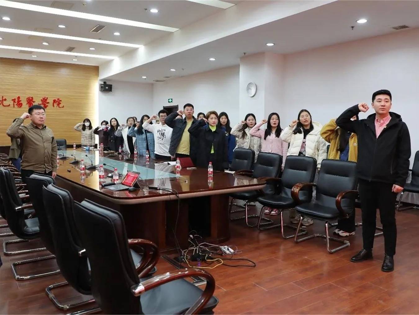 说明: 图片 说明: 图片